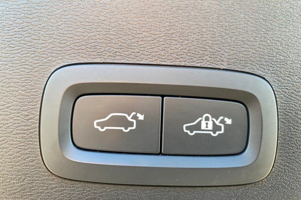 Volvo EX40 Extended Range Plus 5d