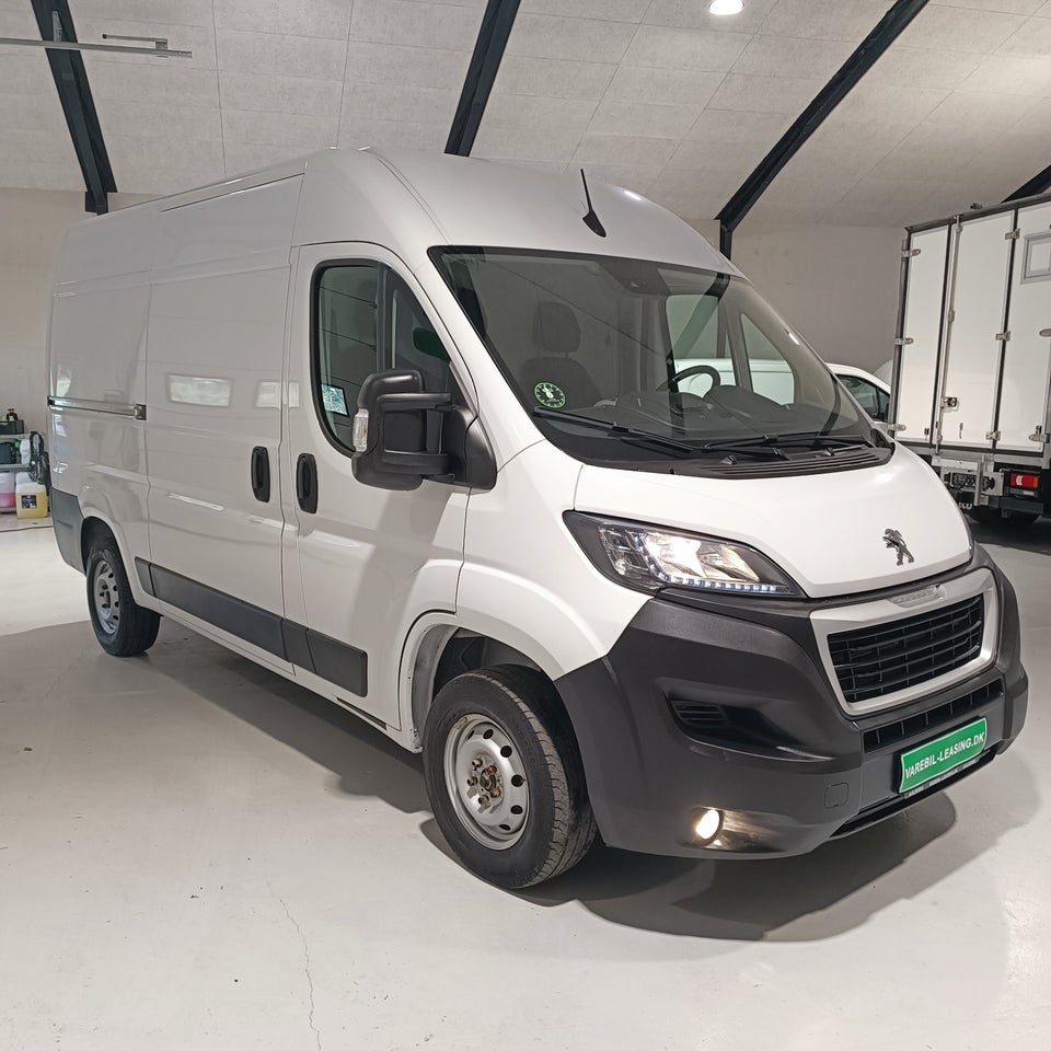 Peugeot Boxer 333 2,2 BlueHDi 140 L2H2 Premium