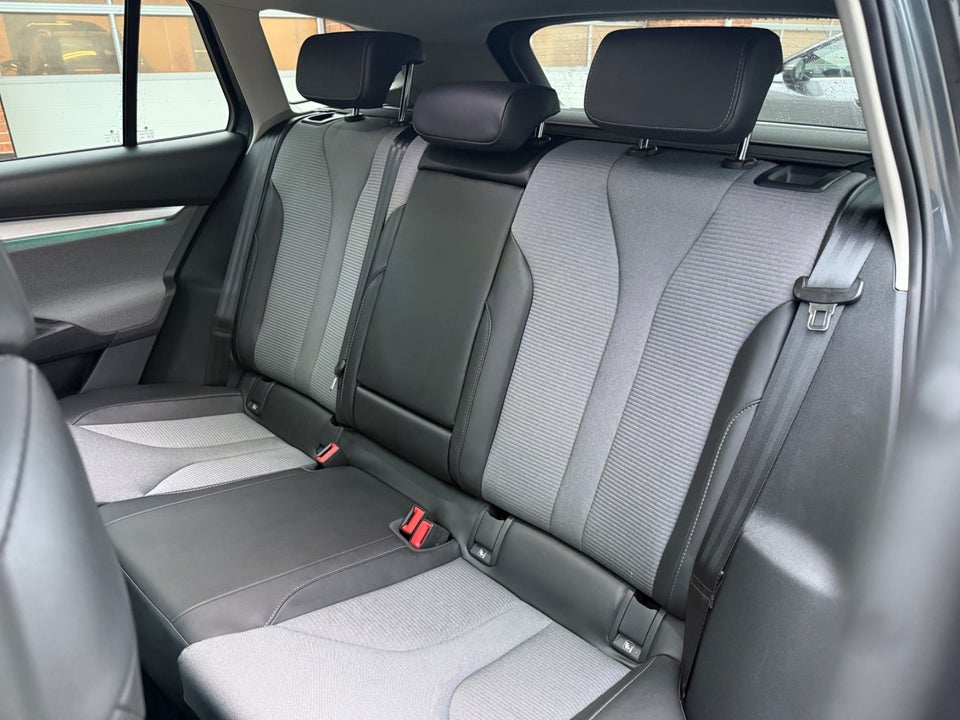 Skoda Enyaq 60 iV Loft 5d