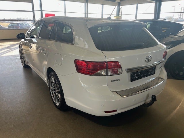 Toyota Avensis 1,8 VVT-i T2 Premium stc. 5d