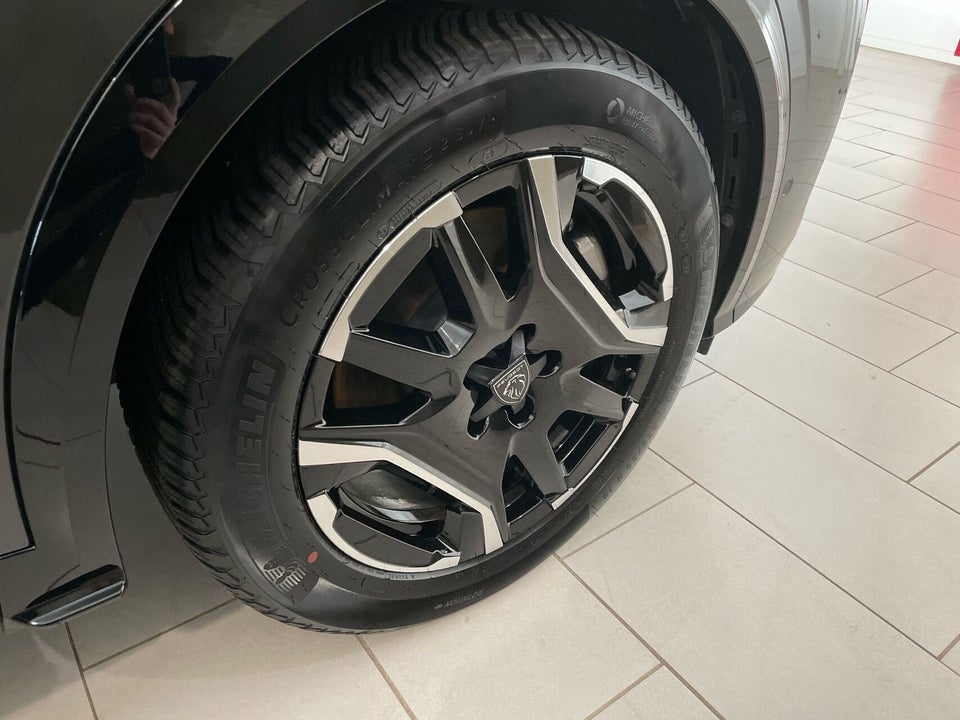 Peugeot e-3008 77 GT Pack 5d