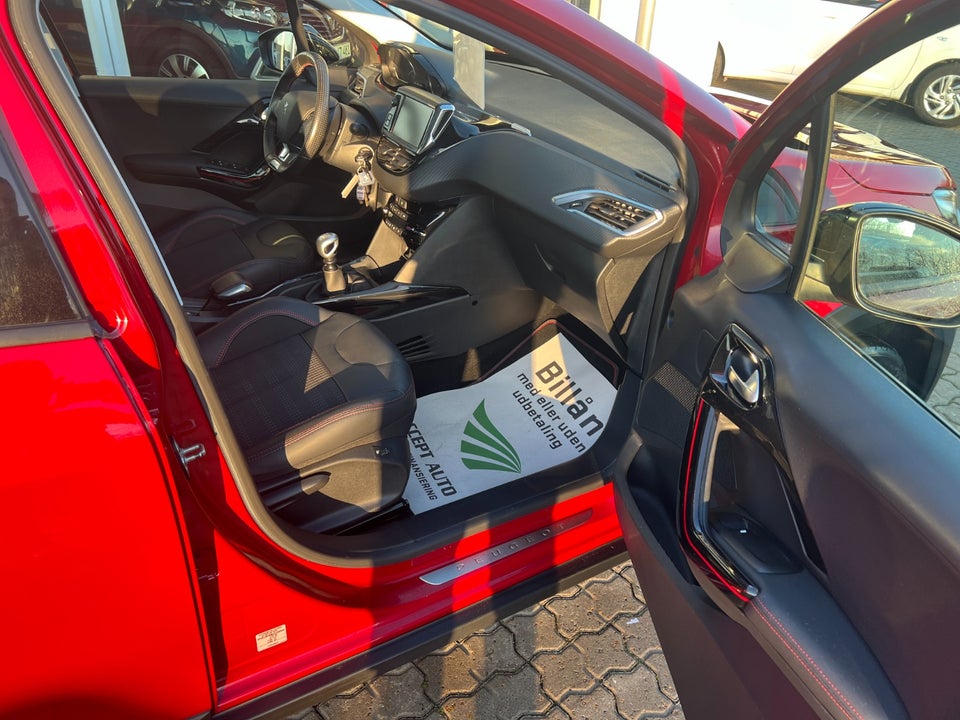 Peugeot 2008 1,6 BlueHDi 120 GT Line Sky 5d