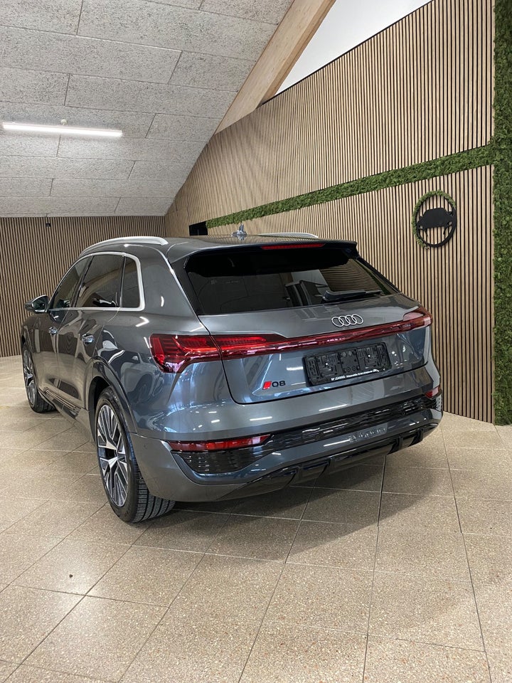 Audi Q8 e-tron 55 S-line quattro 5d