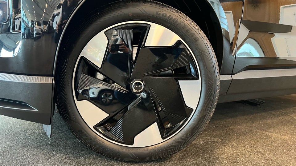 Volvo EX30 Extended Range Plus 5d