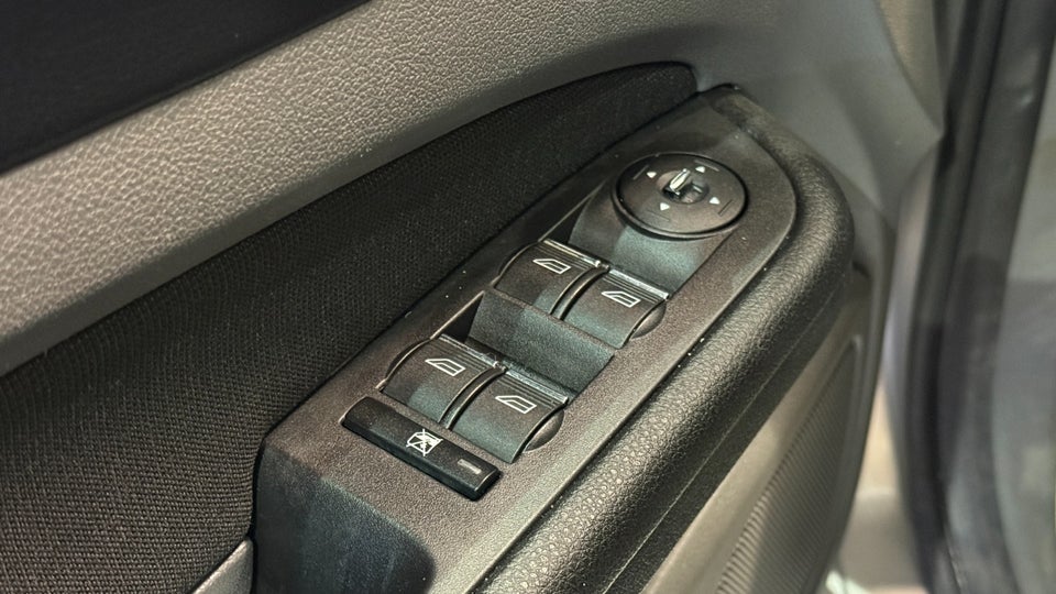 Ford Focus 1,6 Titanium stc. 5d