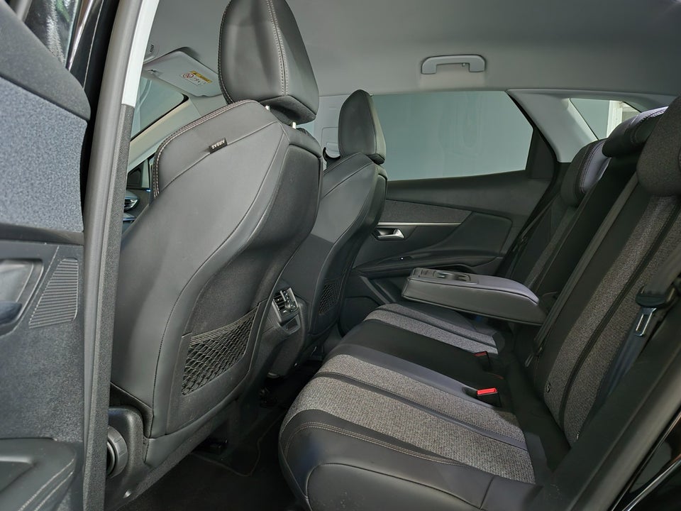 Peugeot 3008 1,2 e-THP 130 Allure EAT6 5d
