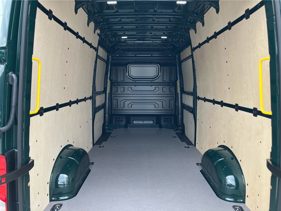 VW Crafter 35 2,0 TDi 177 Kassevogn L4H3