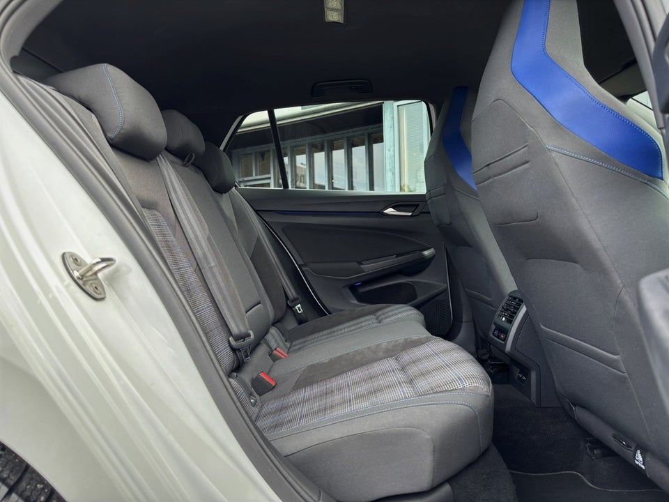 VW Golf VIII 1,4 GTE DSG 5d
