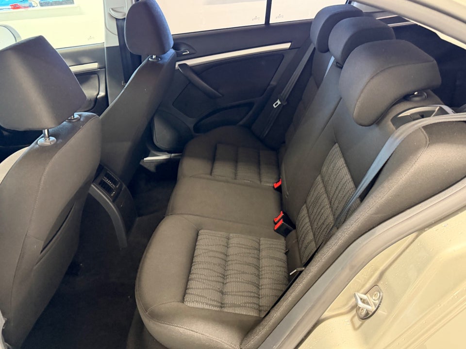 Skoda Octavia 1,6 TDi 105 Elegance 5d