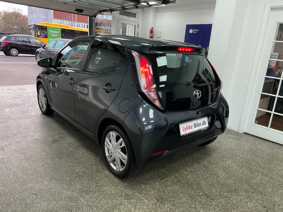 Toyota Aygo 1,0 VVT-i x-press 5d