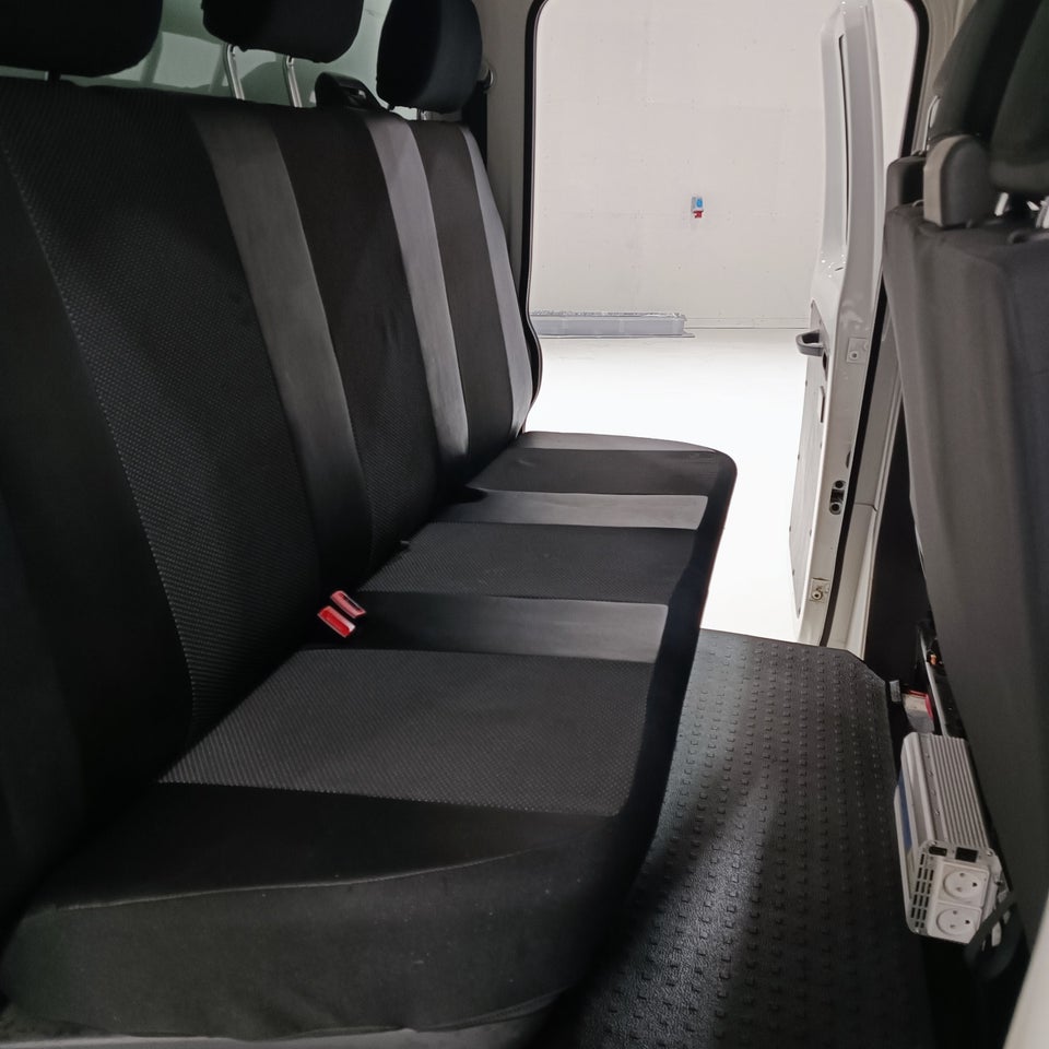 VW Transporter 2,0 TDi 150 Mandskabsvogn m/lad 4d