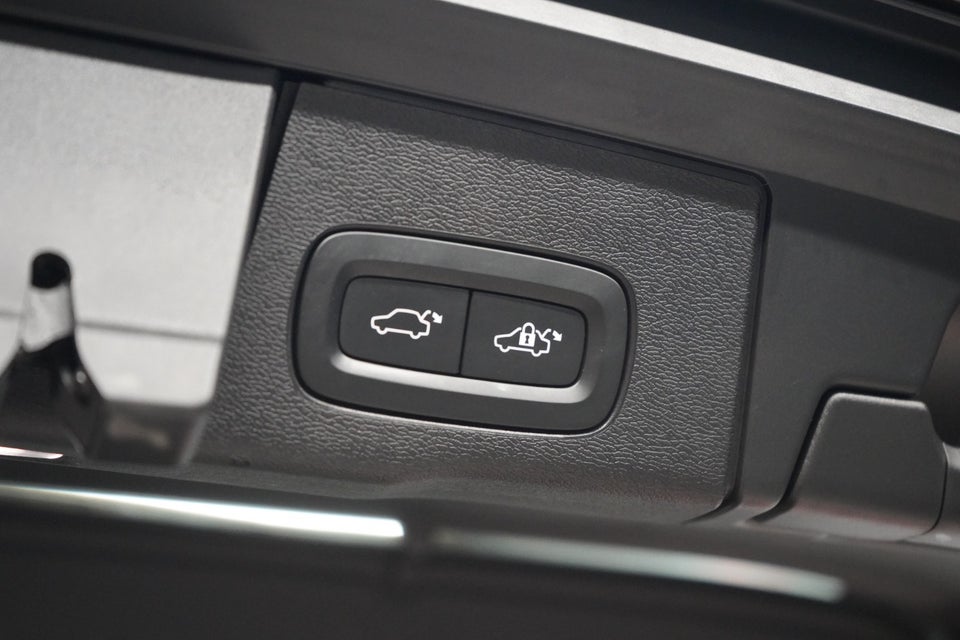 Volvo XC60 2,0 T6 ReCharge Plus Dark aut. AWD 5d