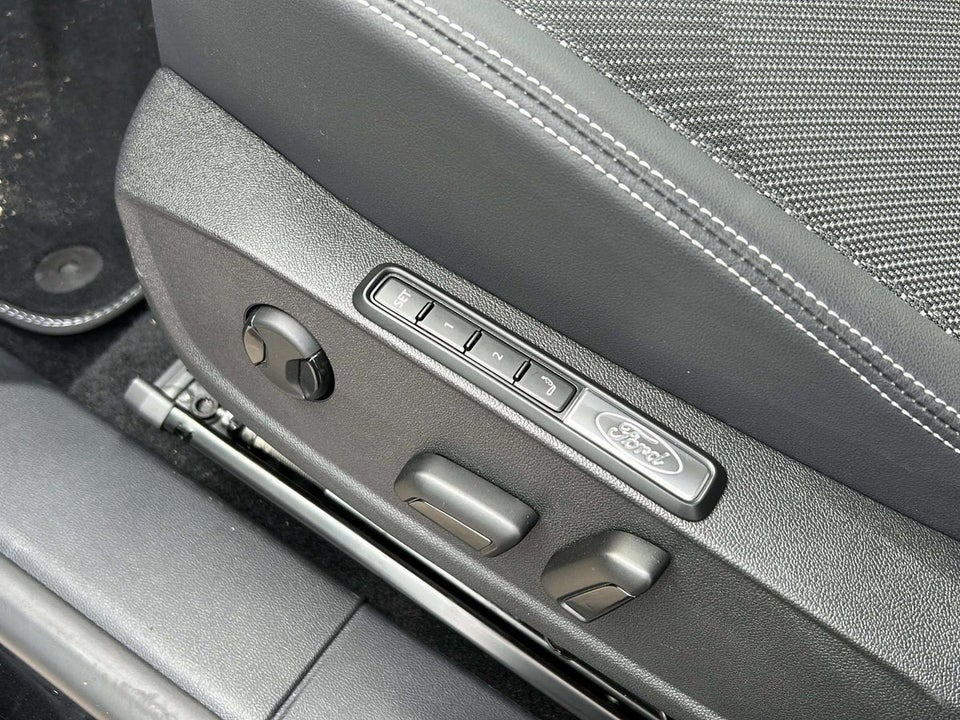 Ford Explorer 84 Premium Extended Range AWD 5d