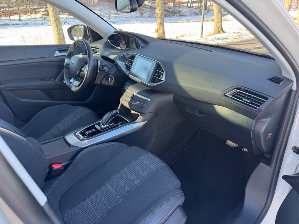 Peugeot 308 1,2 PureTech 130 Prestige EAT8 5d