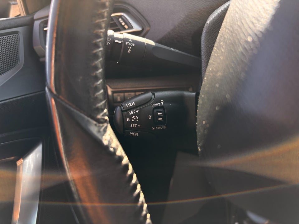 Peugeot 308 1,6 BlueHDi 120 Allure Sky 5d