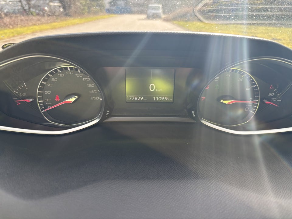 Peugeot 308 1,2 PureTech 130 Selection Sky SW 5d