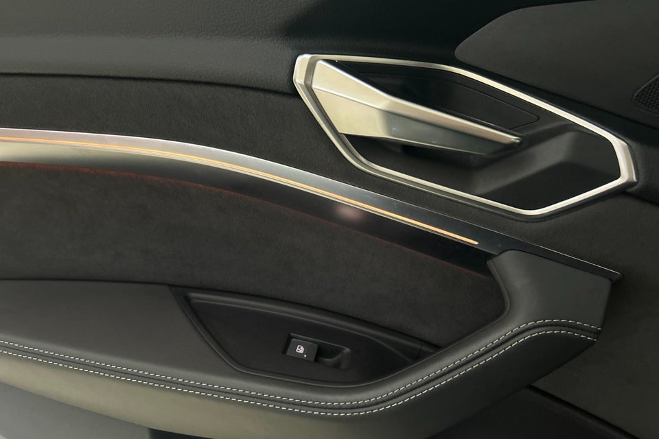 Audi Q8 e-tron 55 S-line quattro 5d