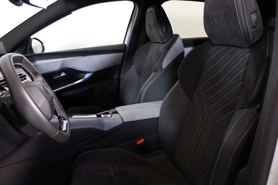 Peugeot e-3008 77 GT Pack 5d