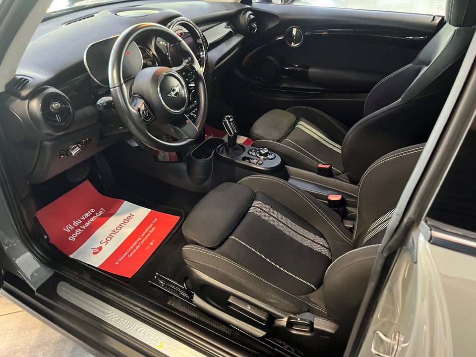 MINI Cooper SE Classic Trim 3d