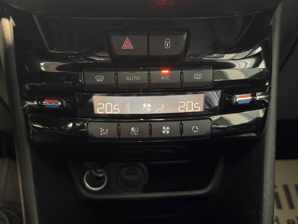 Peugeot 208 1,5 BlueHDi 100 Infinity Sky 5d