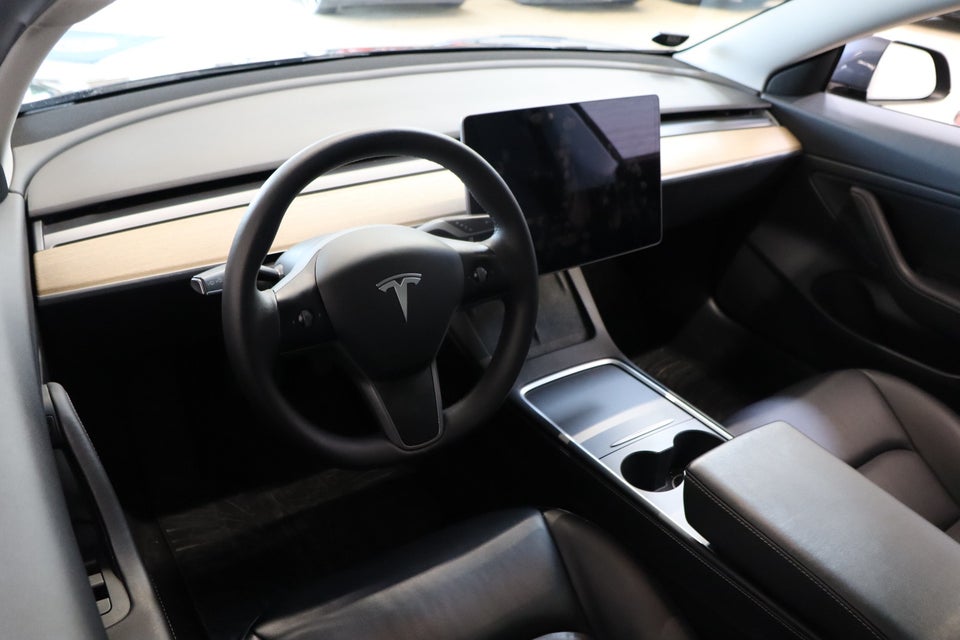 Tesla Model 3 Standard Range+ RWD 4d