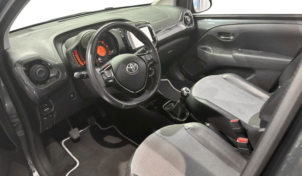 Toyota Aygo 1,0 VVT-i x-wave 5d
