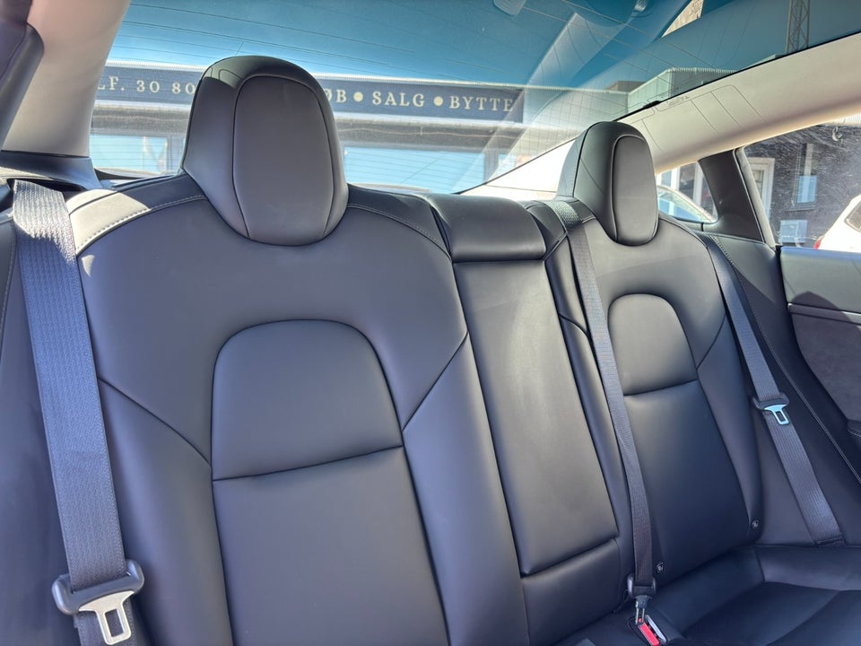 Tesla Model 3 Standard Range+ RWD 4d