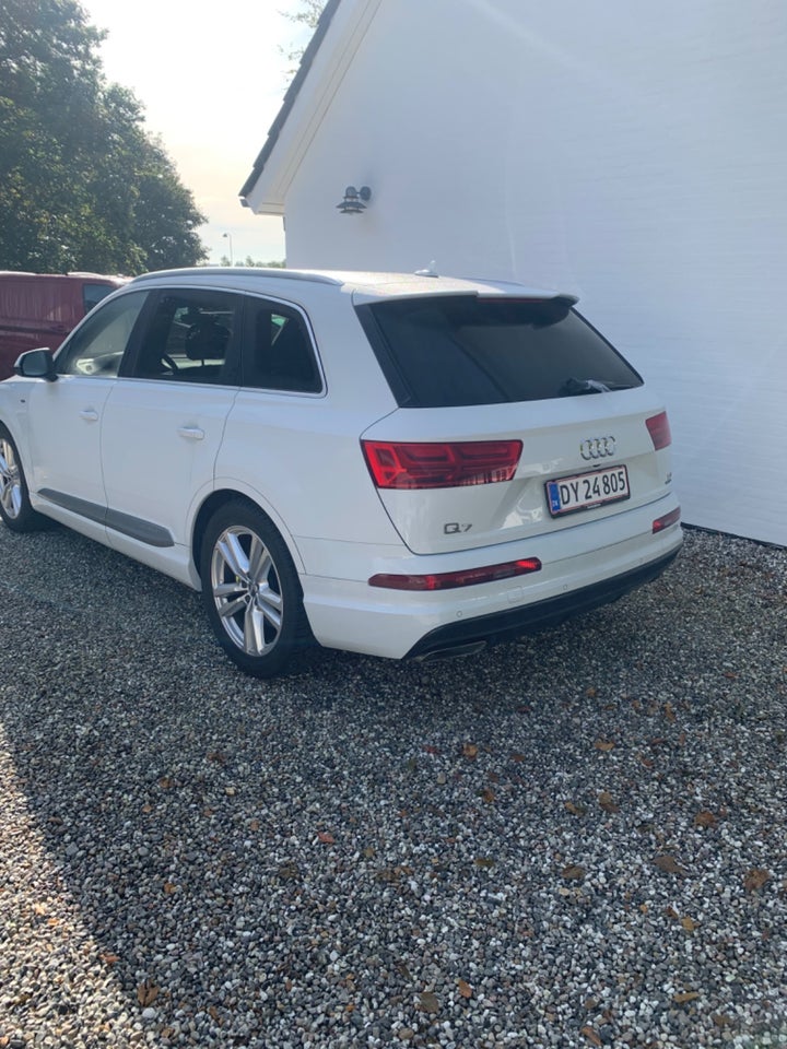 Audi Q7 3,0 TDi 272 S-line quattro Tiptr. 7prs 5d