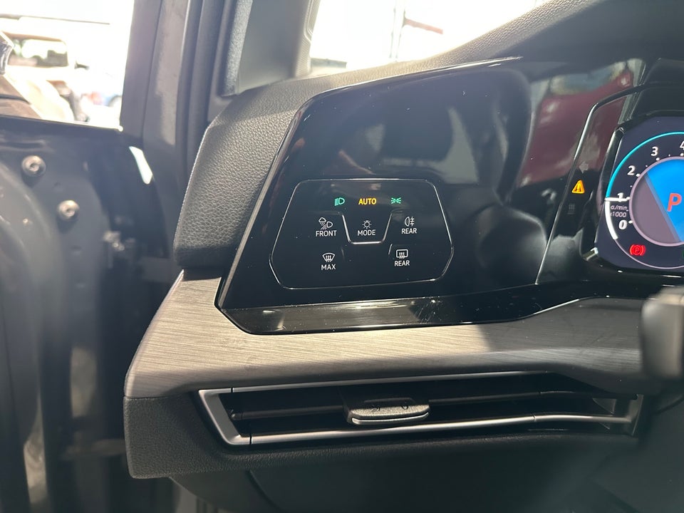 VW Golf VIII 1,5 eTSi 150 Style Variant DSG Van 5d