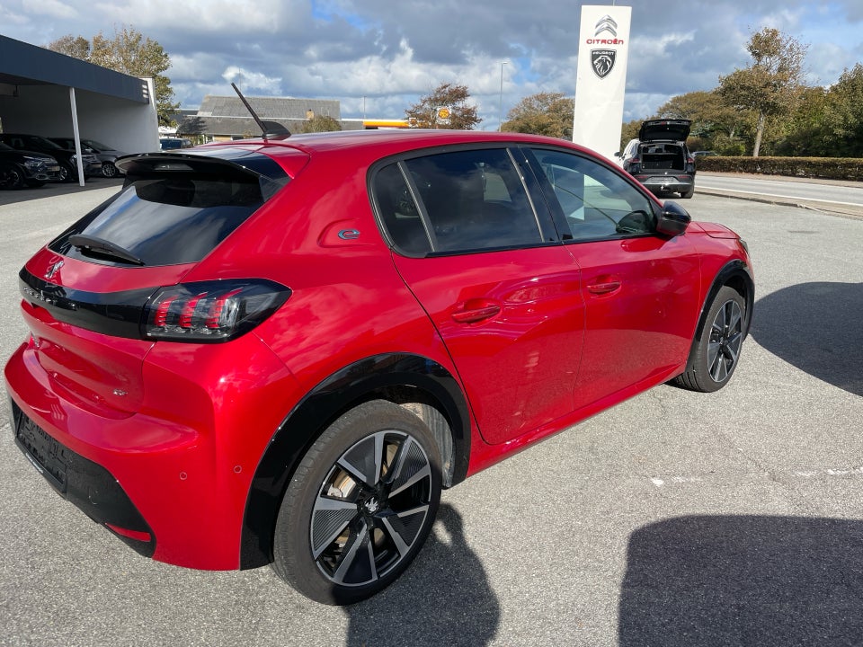 Peugeot e-208 50 GT 5d