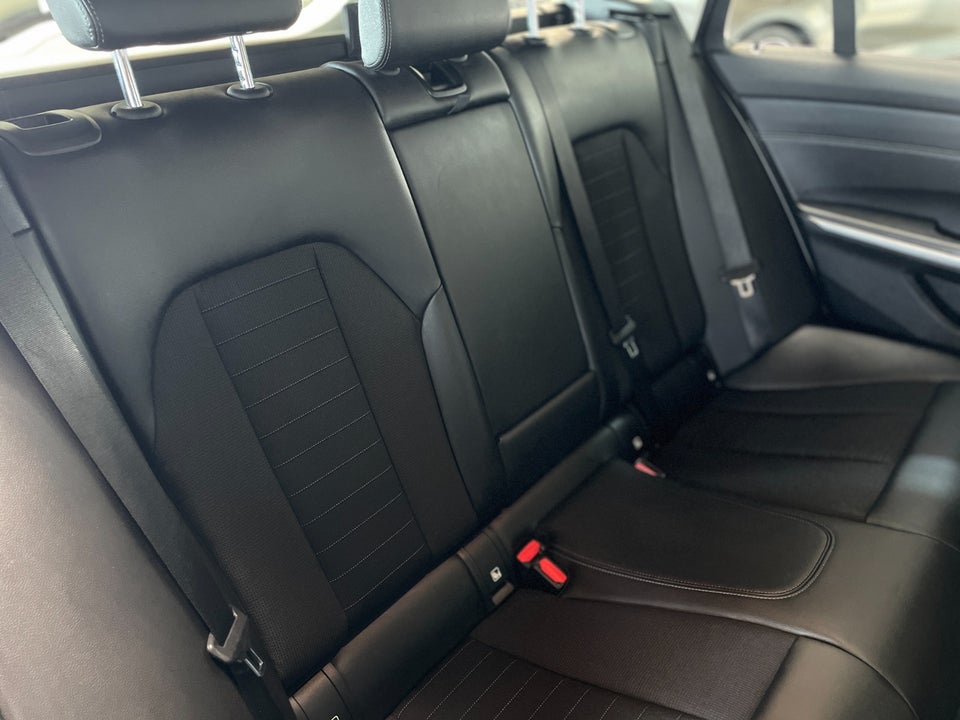 BMW 330e 2,0 Touring Sport Line aut. 5d