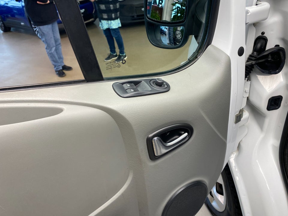 Renault Trafic T27 2,0 dCi 115 L1H1 Kombi 4d