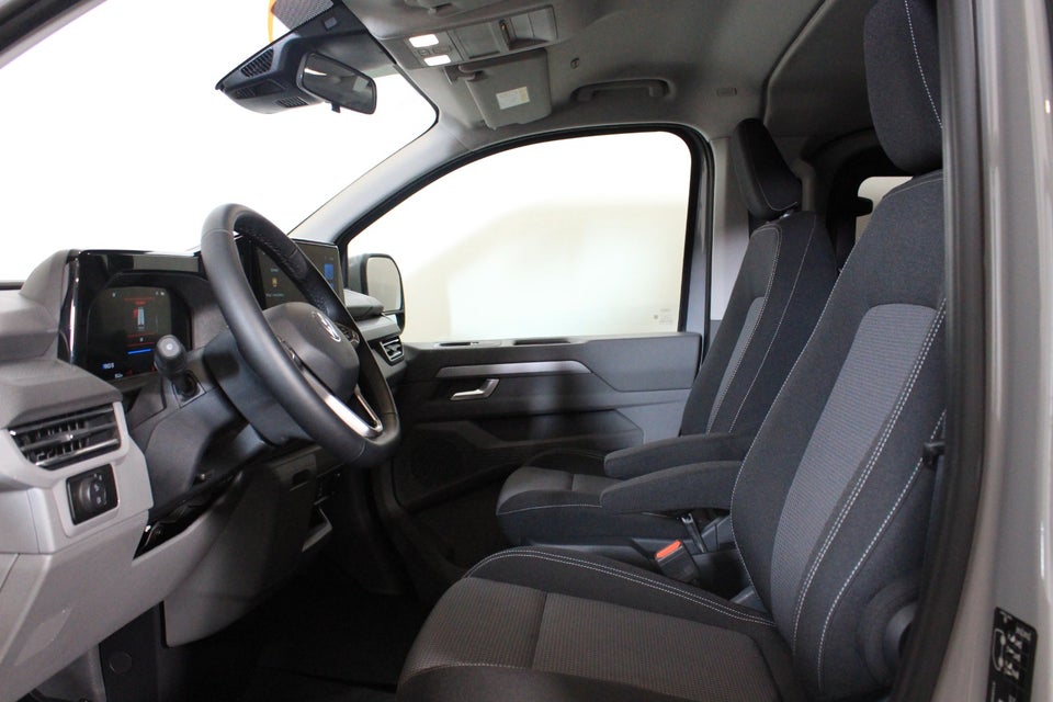 VW e-Caravelle 64 Style SWB