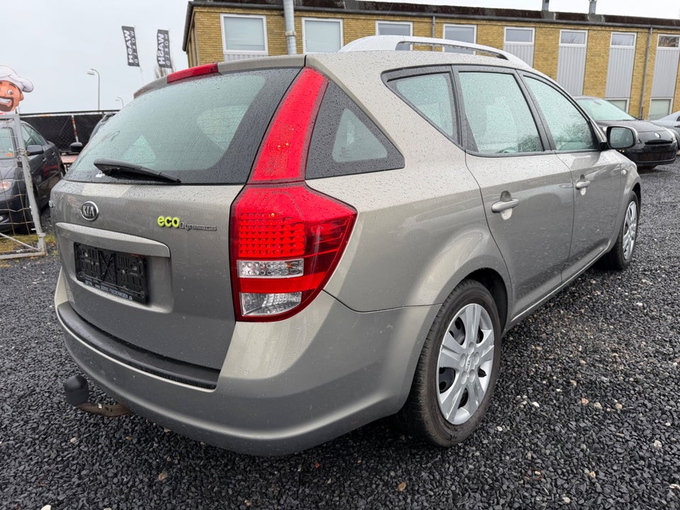 Kia Ceed 1,4 CVVT 105 Exclusive SW ECO 5d