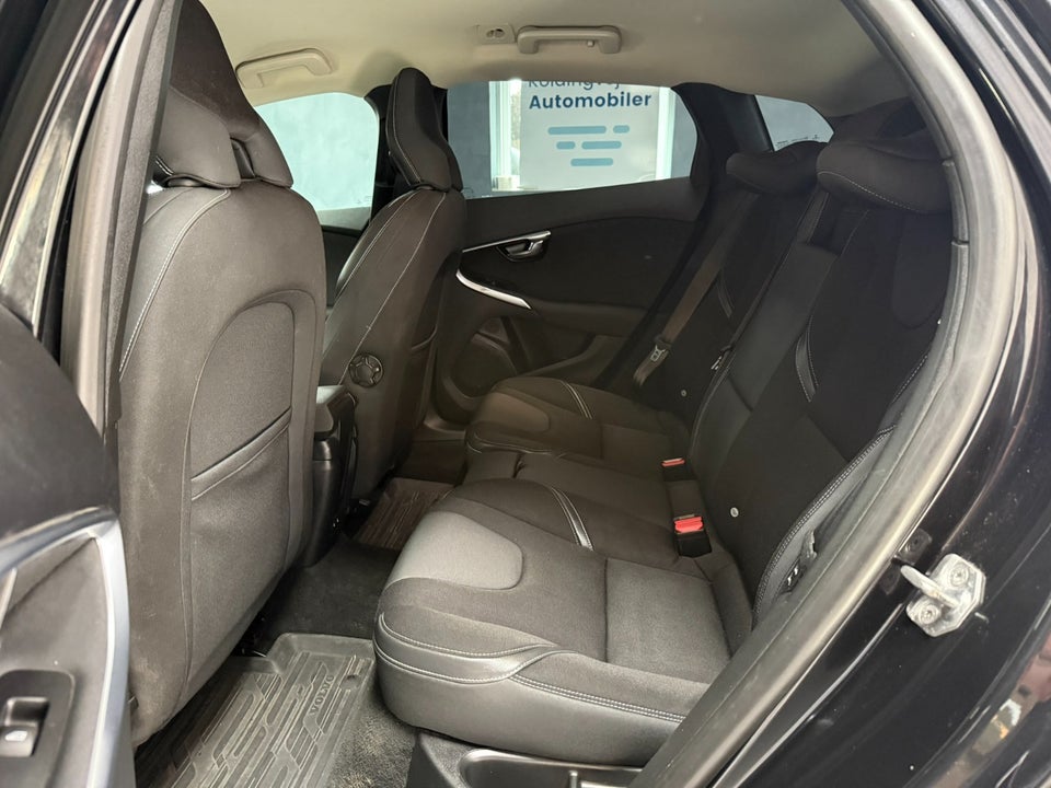 Volvo V40 1,6 D2 115 Momentum aut. 5d