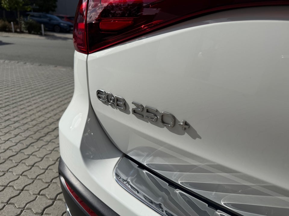 Mercedes EQB250+ Progressive 5d