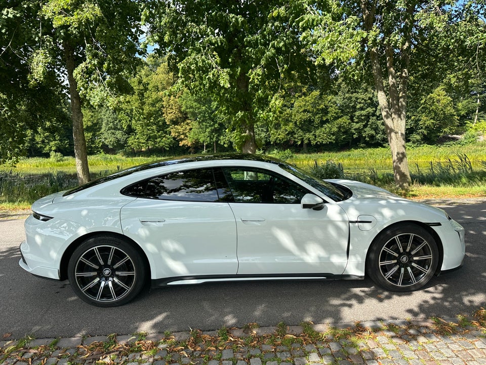 Porsche Taycan Performance+ 4d