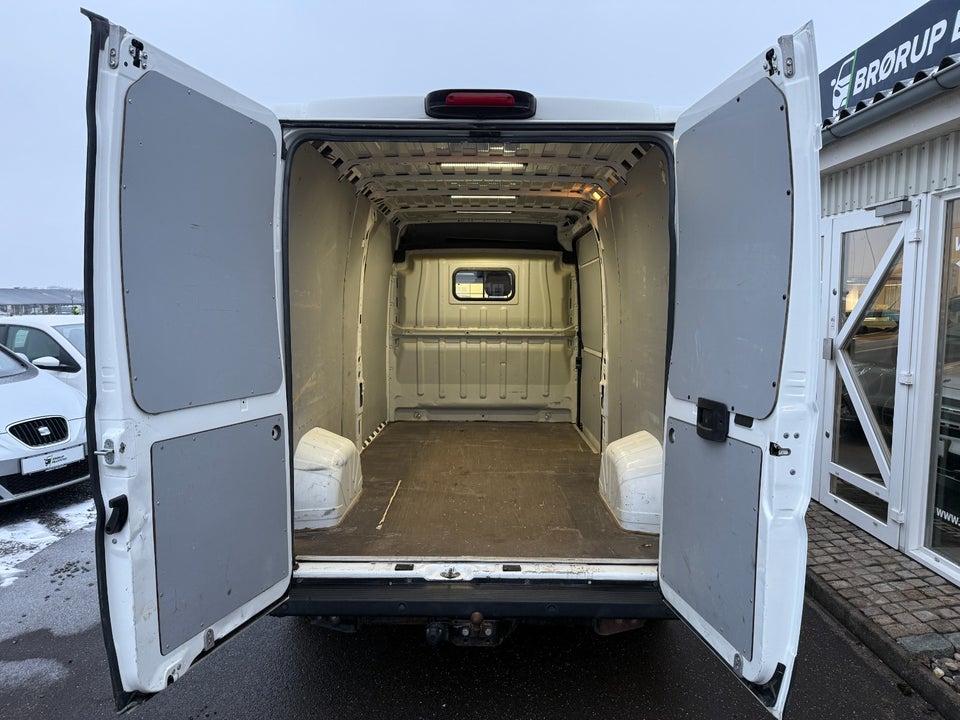 Peugeot Boxer 333 2,2 BlueHDi 140 L3H2 Premium