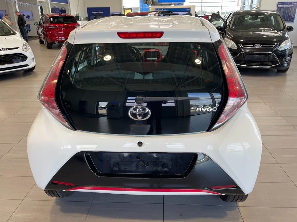 Toyota Aygo 1,0 VVT-i x-press 5d