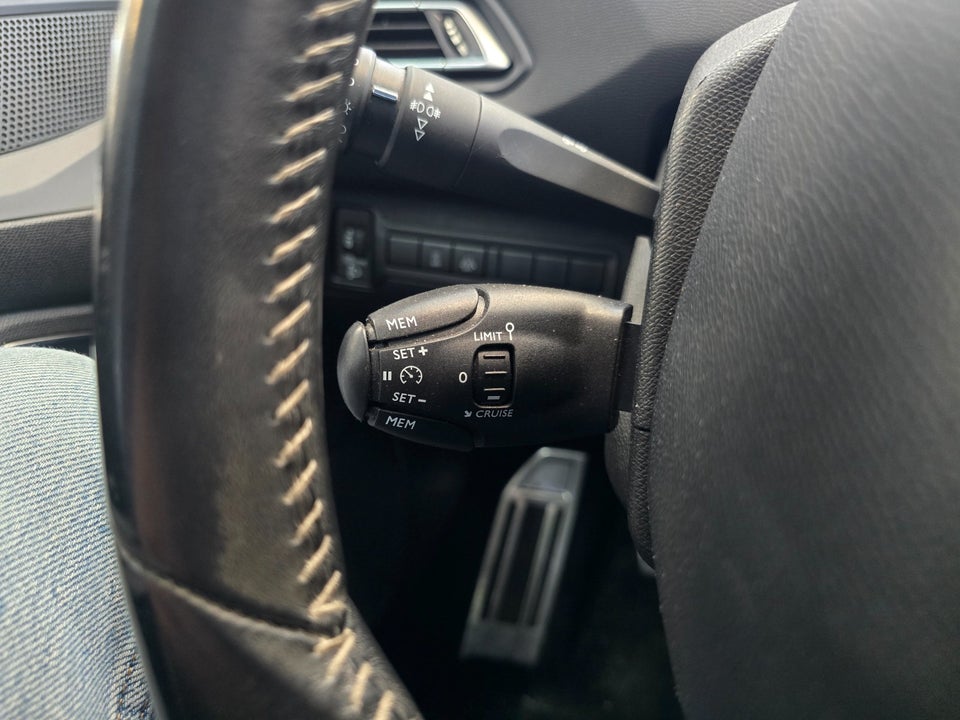 Peugeot 308 1,5 BlueHDi 130 Prestige SW 5d