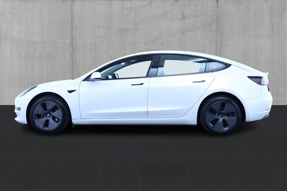 Tesla Model 3 Standard Range+ RWD 4d