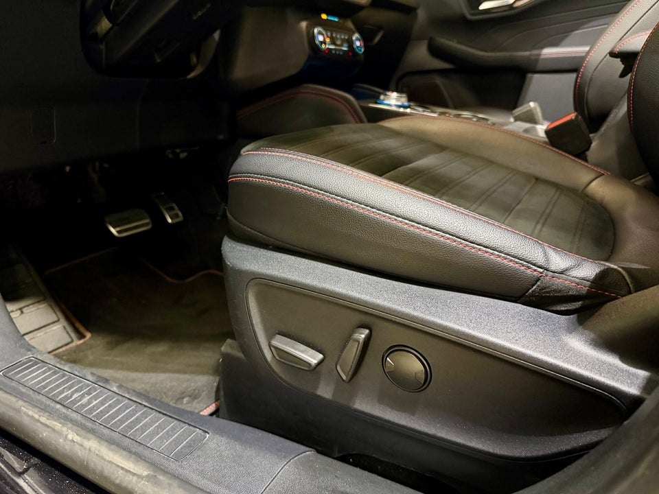 Ford Kuga 2,5 HEV ST-Line X CVT 5d