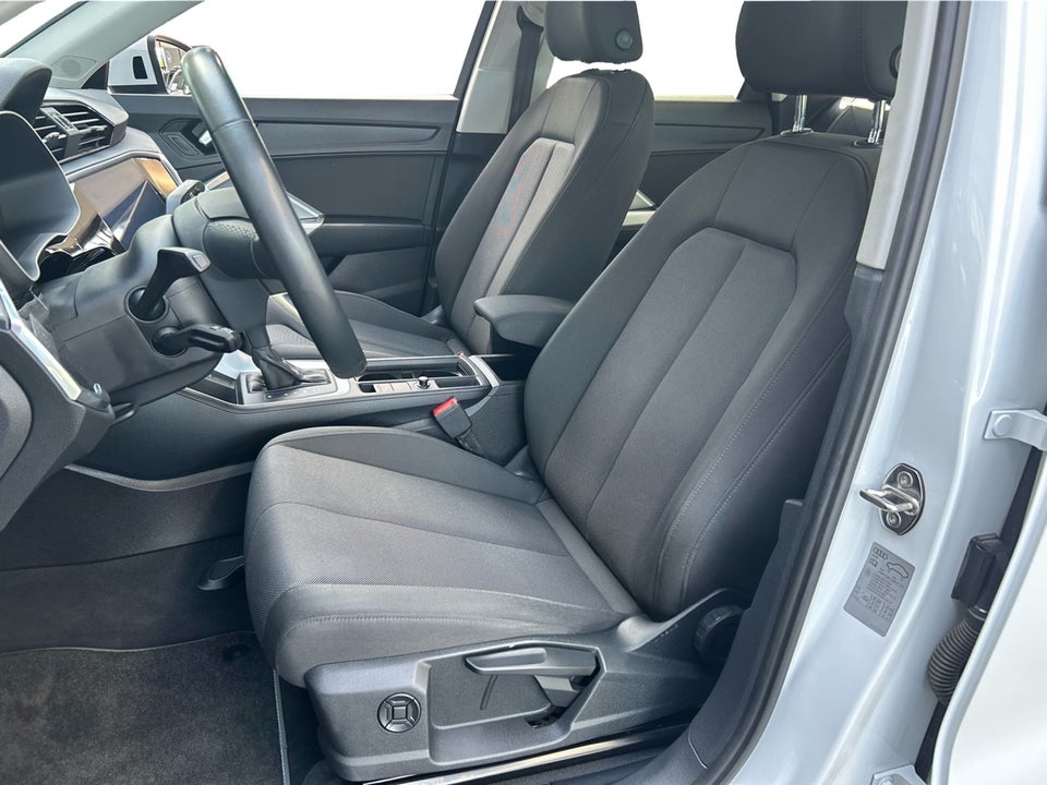 Audi Q3 45 TFSi e Attitude plus S-tr. 5d