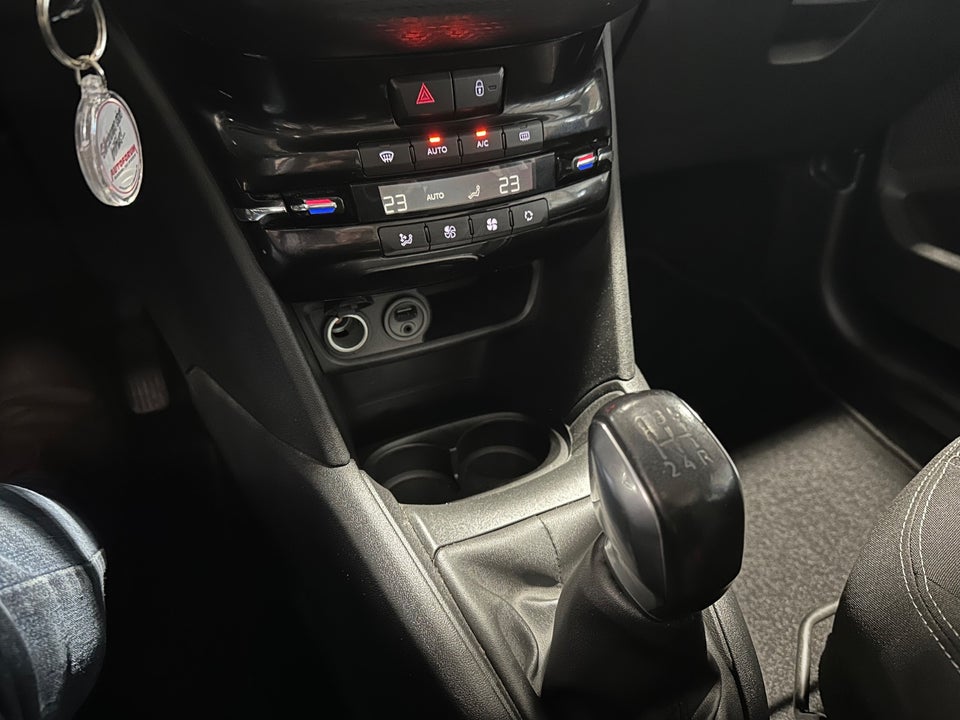 Peugeot 208 1,6 BlueHDi 100 Allure Sky 5d