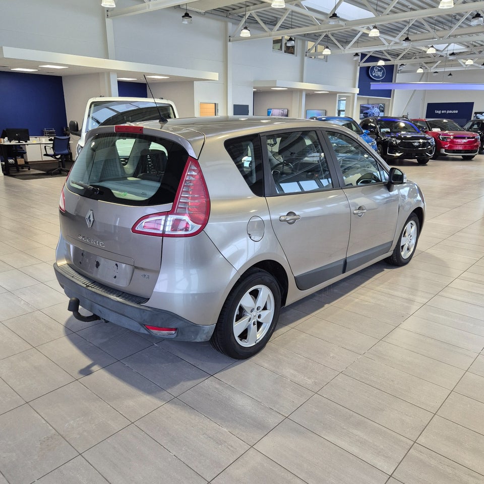 Renault Scenic II 1,9 dCi 130 Authentique 5d