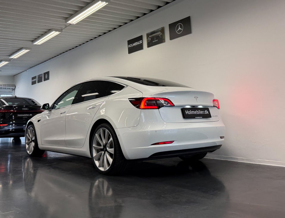 Tesla Model 3 Long Range AWD 4d
