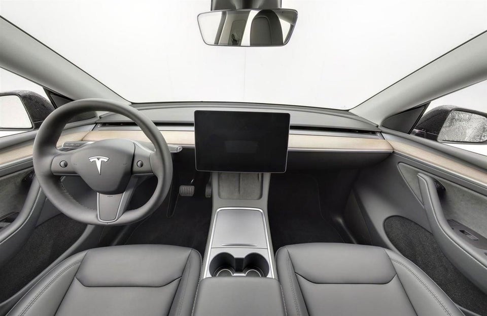 Tesla Model Y Long Range AWD 5d