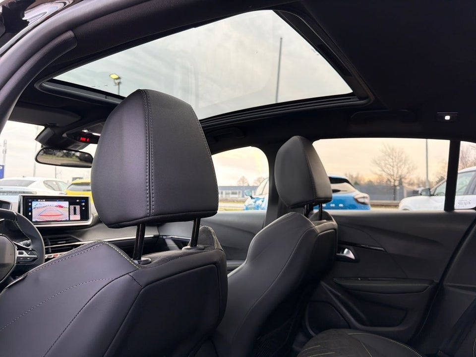 Peugeot e-208 54 GT Pack 5d