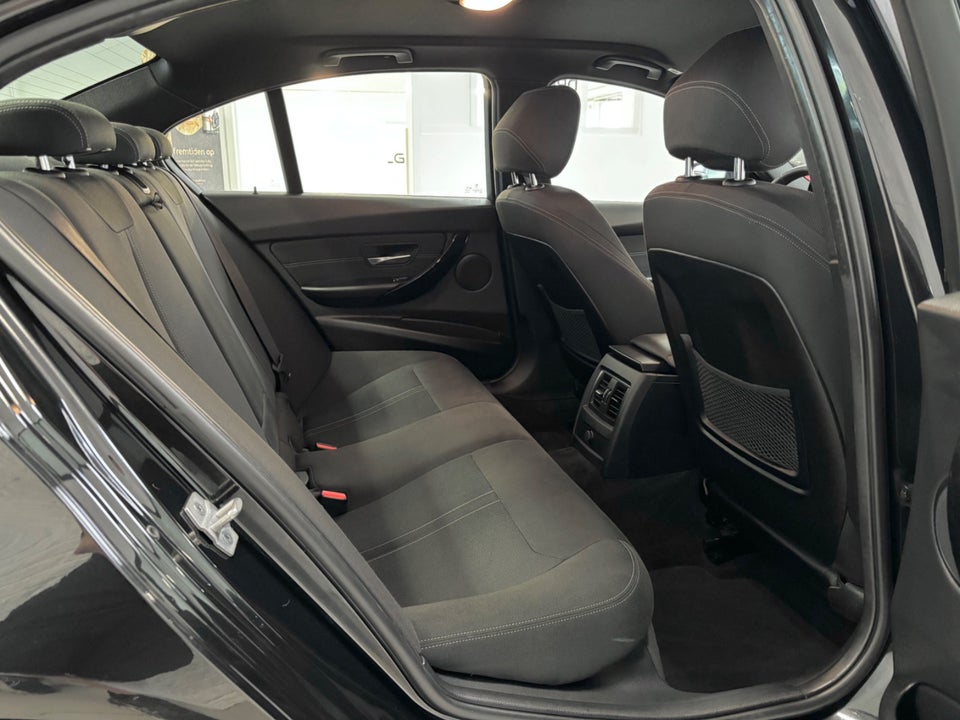 BMW 320d 2,0 Sport Line aut. 4d