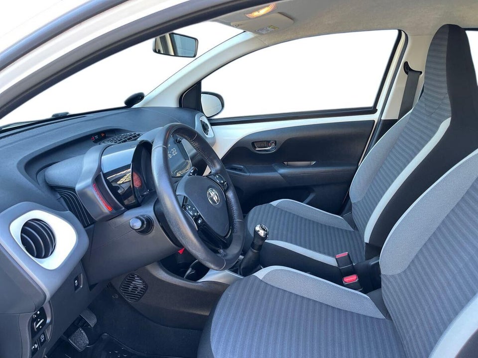 Toyota Aygo 1,0 VVT-i x-plore 5d